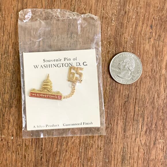 1965 Washington D.C. Vintage gold tone Souvenir Pin Made In Usa NEW in package - Picture 4 of 4